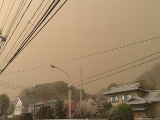 Illustration for article titled Sand, Smog, or Something Covered Japan in a Yellow Haze